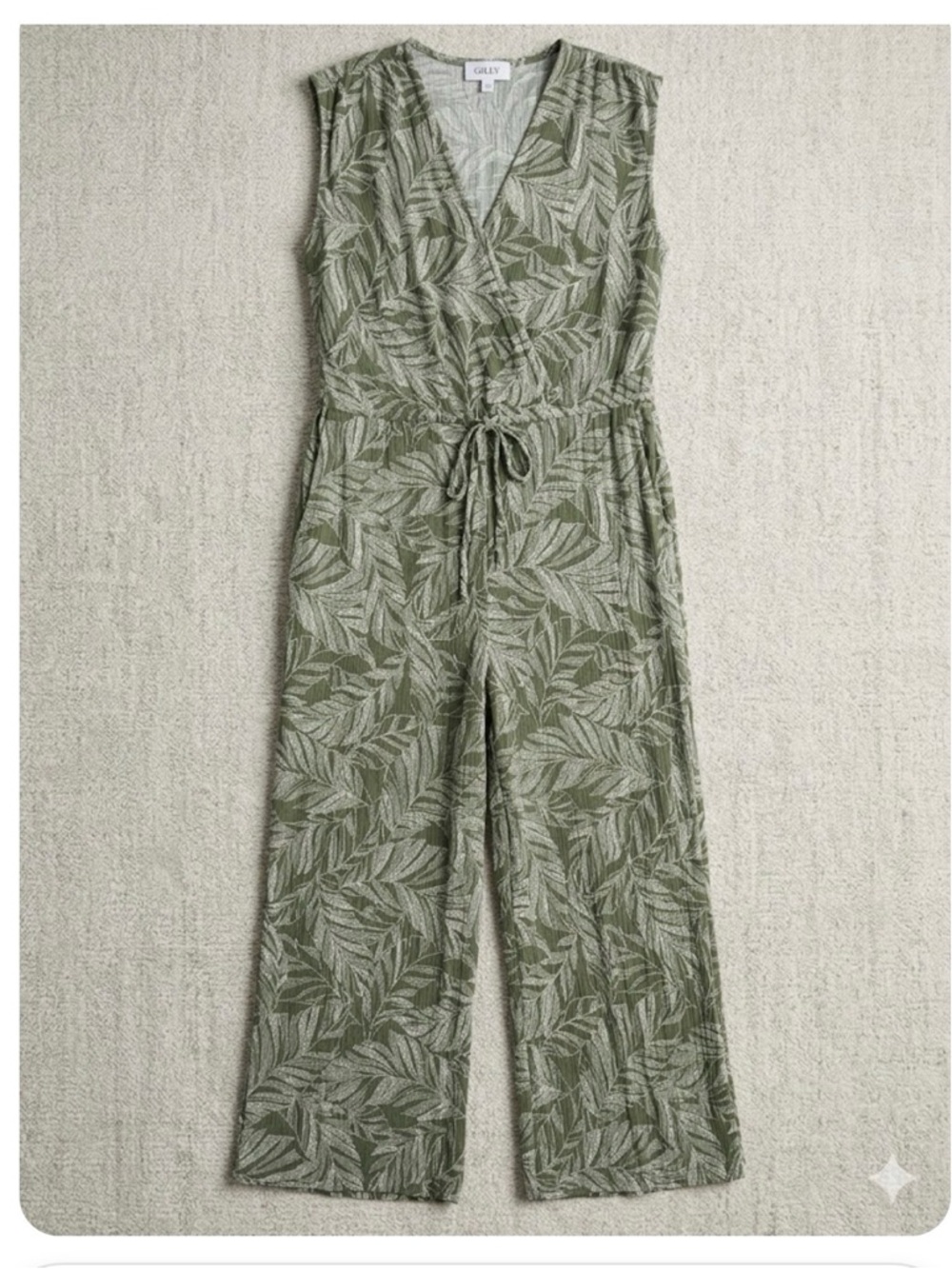 NEW! Gilly Leaf Print Jumpsuit – Size Small 🌿